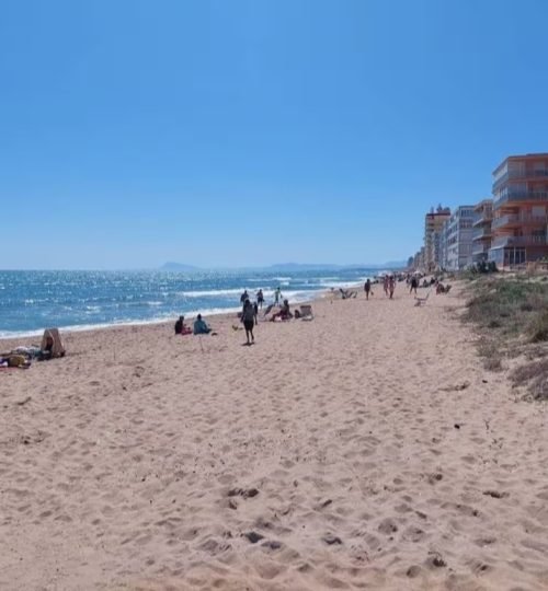 playa situada en el apartamento.
